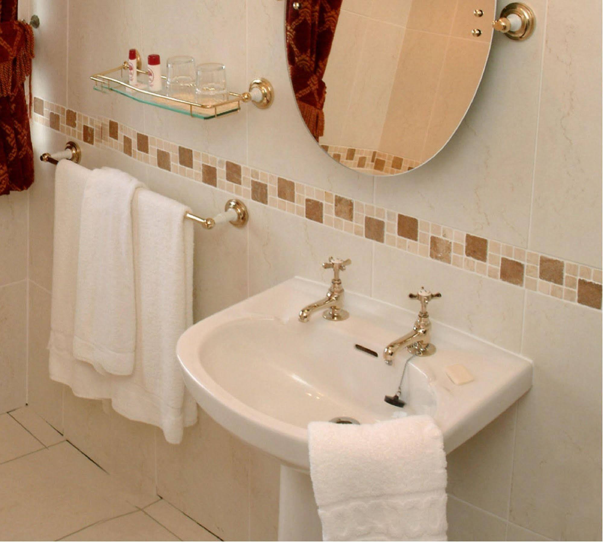 Bellbridge House 3*